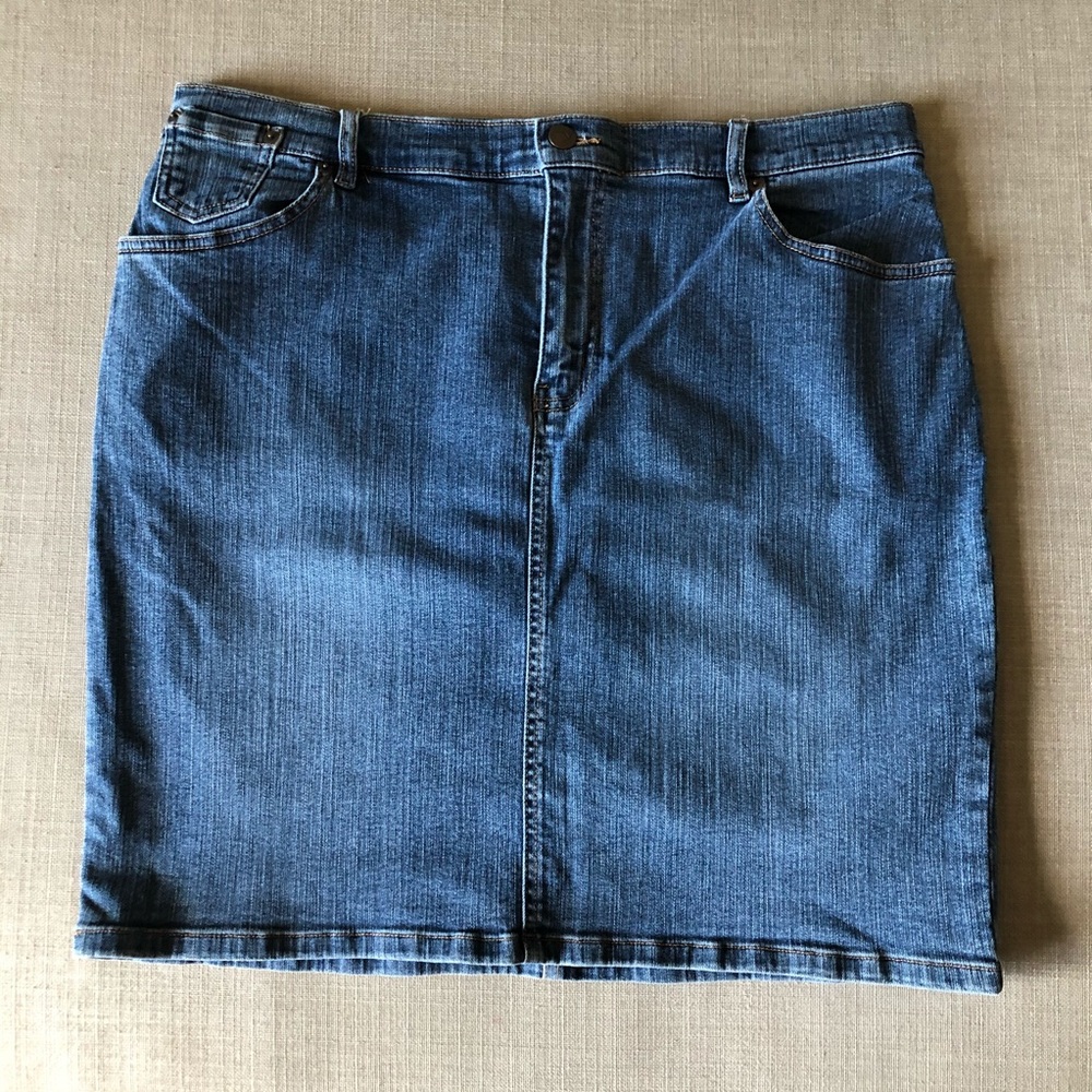 Venezia skirt. Size 16
